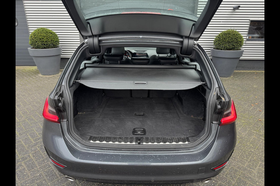 BMW 3 Serie Touring 320i Executive Edition | Panoramadak | DAB | Carplay | Navigatie | Elektrische Achterklep |