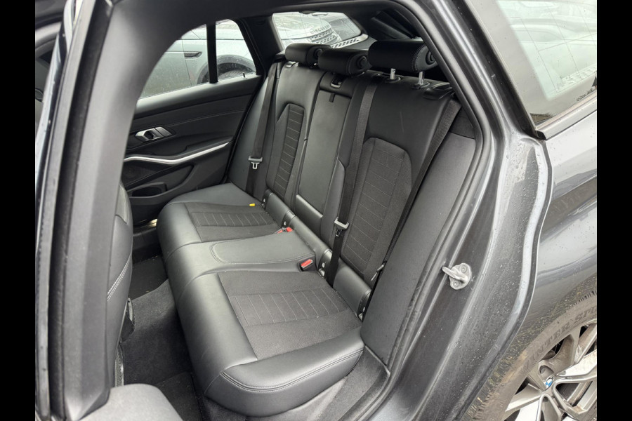 BMW 3 Serie Touring 320i Executive Edition | Panoramadak | DAB | Carplay | Navigatie | Elektrische Achterklep |