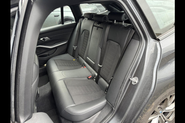 BMW 3 Serie Touring 320i Executive Edition | Panoramadak | DAB | Carplay | Navigatie | Elektrische Achterklep |