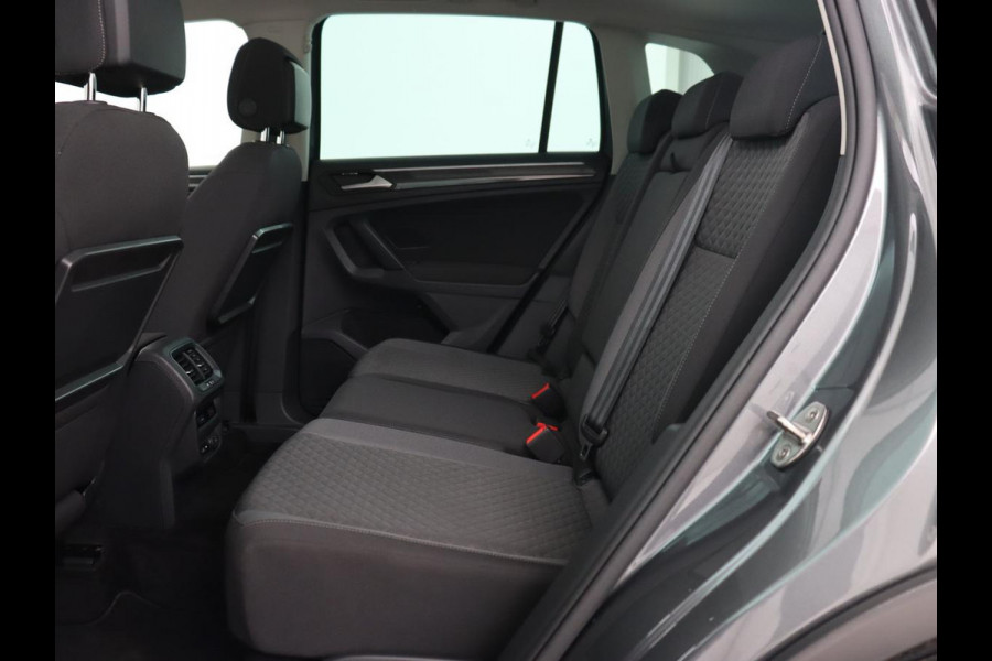 Volkswagen Tiguan 1.5 TSI Comfortline | Panoramadak | Stoelverwarming | Carplay | Camera | Keyless | Adaptive cruise | Navigatie | Full LED