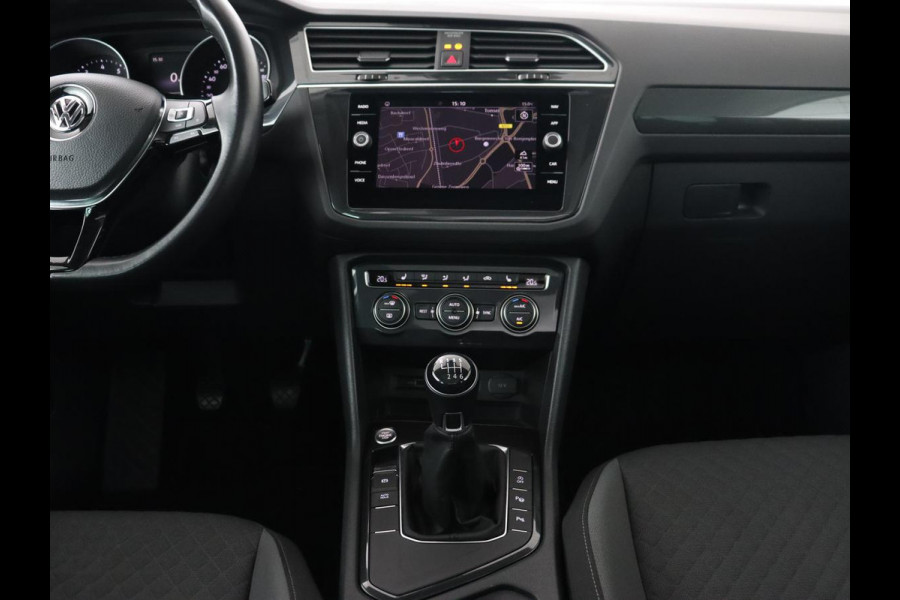 Volkswagen Tiguan 1.5 TSI Comfortline | Panoramadak | Stoelverwarming | Carplay | Camera | Keyless | Adaptive cruise | Navigatie | Full LED