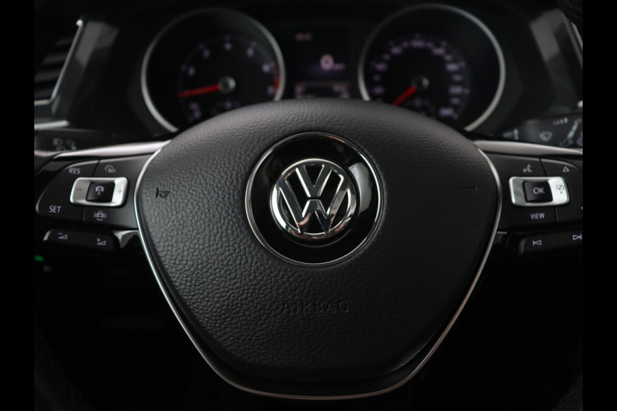 Volkswagen Tiguan 1.5 TSI Comfortline | Panoramadak | Stoelverwarming | Carplay | Camera | Keyless | Adaptive cruise | Navigatie | Full LED