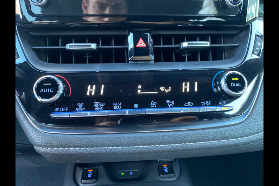 Toyota Corolla Touring Sports 1.8 Hybrid Dynamic Navi Camera 100% Dealer Onderhouden Rijklaarprijs!