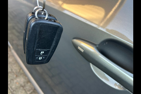 Toyota Corolla Touring Sports 1.8 Hybrid Dynamic Navi Camera 100% Dealer Onderhouden Rijklaarprijs!