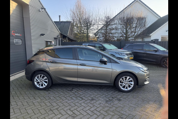 Opel Astra 1.2 Blitz Elegance | Navigatie | Parkeersensoren | Stoel/Stuurverwarming | Lichtmetalen Velgen |