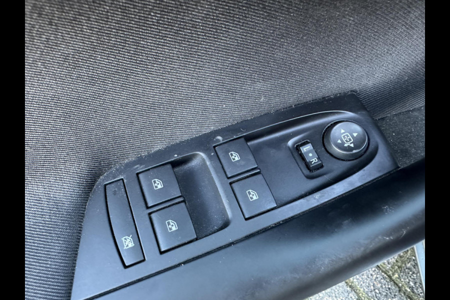Opel Astra 1.2 Blitz Elegance | Navigatie | Parkeersensoren | Stoel/Stuurverwarming | Lichtmetalen Velgen |