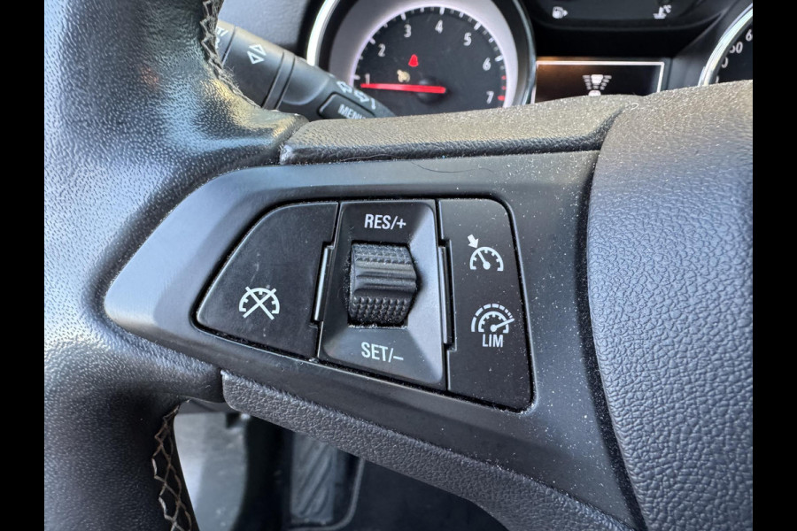 Opel Astra 1.2 Blitz Elegance | Navigatie | Parkeersensoren | Stoel/Stuurverwarming | Lichtmetalen Velgen |