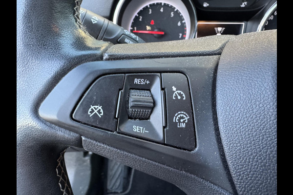 Opel Astra 1.2 Blitz Elegance | Navigatie | Parkeersensoren | Stoel/Stuurverwarming | Lichtmetalen Velgen |