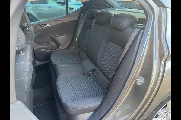 Opel Astra 1.2 Blitz Elegance | Navigatie | Parkeersensoren | Stoel/Stuurverwarming | Lichtmetalen Velgen |