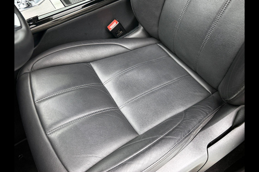 Land Rover Range Rover Evoque P300e AWD R-Dynamic SE