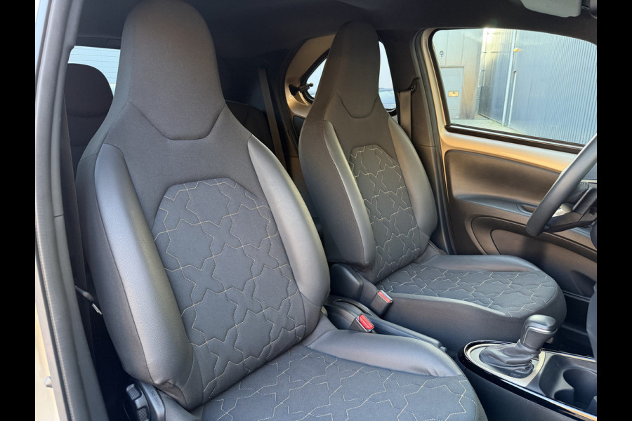 Toyota Aygo X 1.0 VVT-i S-CVT Premium / Bi tone | JBL | Clima | PDC V+A | Rijklaar!!