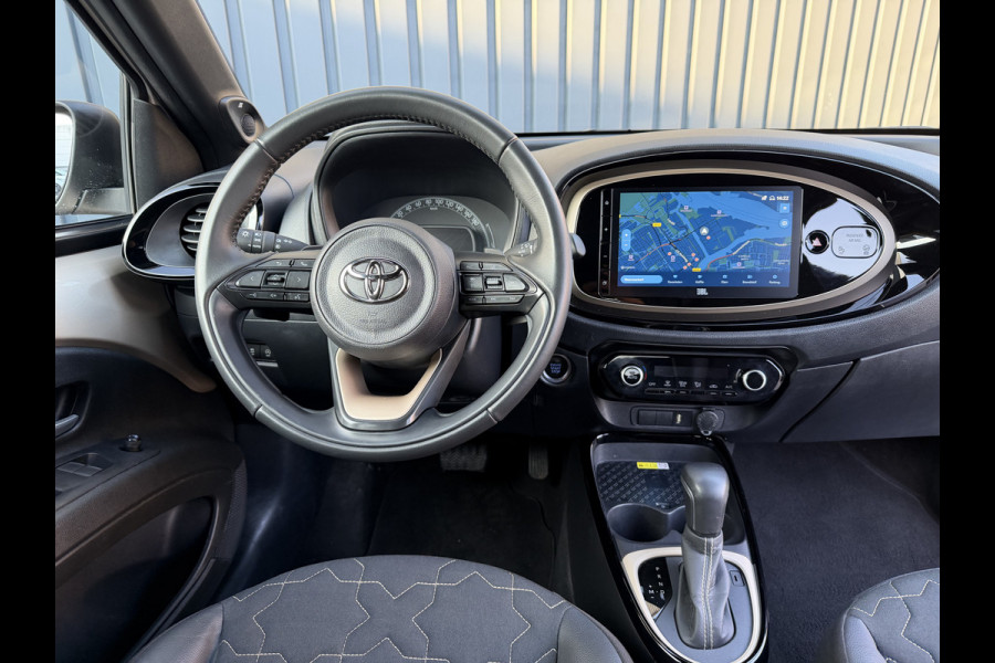 Toyota Aygo X 1.0 VVT-i S-CVT Premium / Bi tone | JBL | Clima | PDC V+A | Rijklaar!!