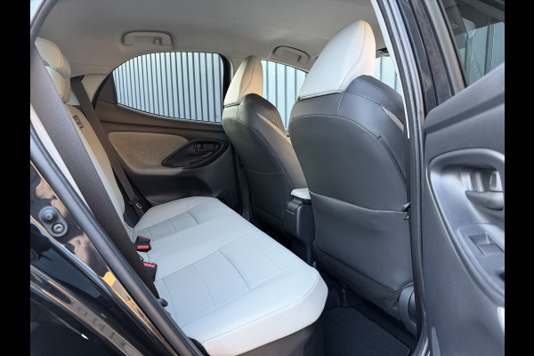 Toyota Yaris 1.5 Hybrid Executive | Creme Leer | Head-up | BSM | Rijklaar!!