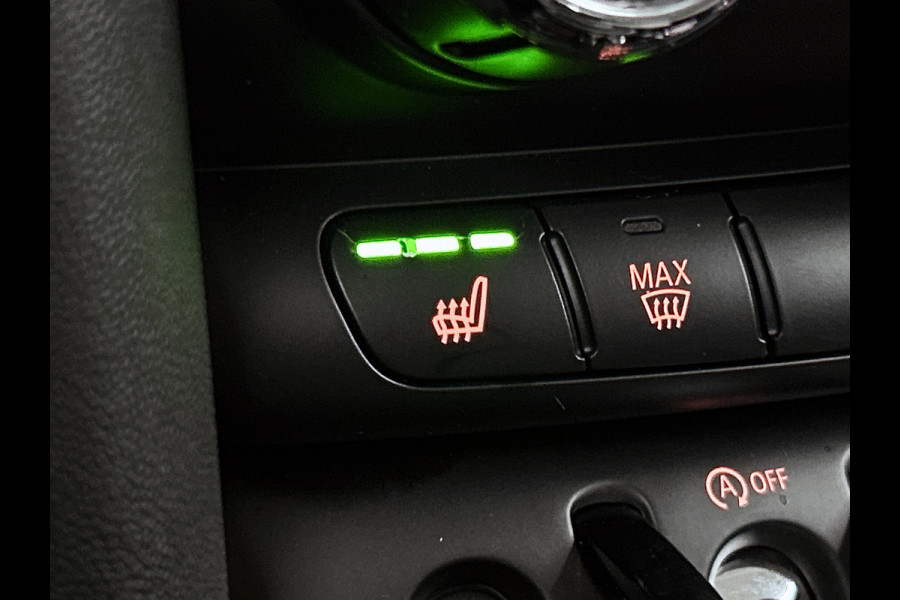 MINI Mini 2.0 Cooper S JCW Chili Serious Business (Dealer OnderH, Bucket Seats, Carplay, Navi Pro, Parkeerhulp, Stoelv, Etc)