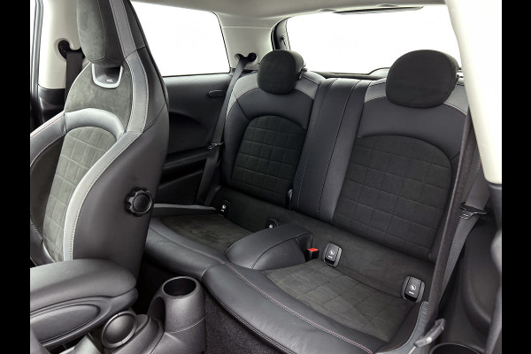 MINI Mini 2.0 Cooper S JCW Chili Serious Business (Dealer OnderH, Bucket Seats, Carplay, Navi Pro, Parkeerhulp, Stoelv, Etc)