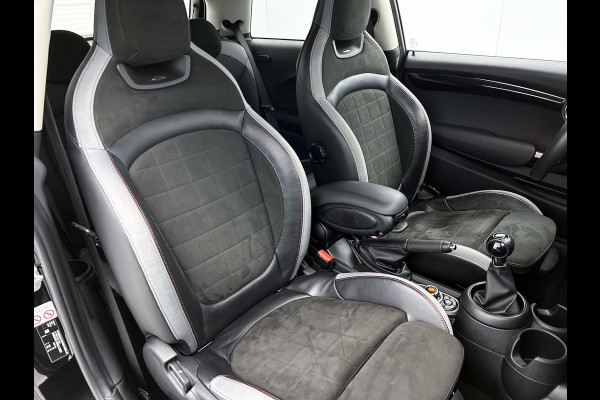 MINI Mini 2.0 Cooper S JCW Chili Serious Business (Dealer OnderH, Bucket Seats, Carplay, Navi Pro, Parkeerhulp, Stoelv, Etc)