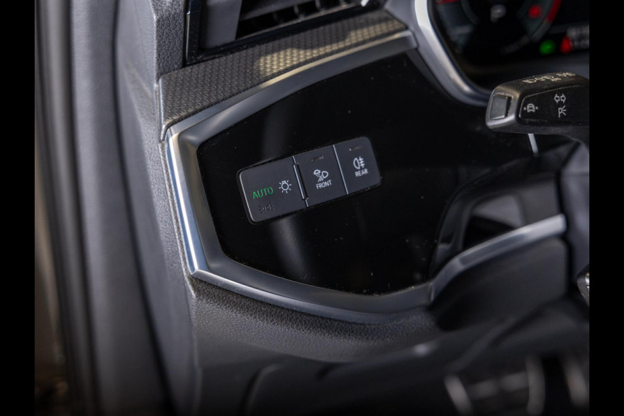 Audi Q3 35 TFSI 2x S-Line / 150pk / Trekhaak / Achteruitrij camera / Stoelverwarming /