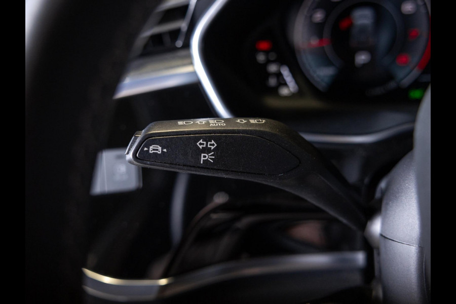 Audi Q3 35 TFSI 2x S-Line / 150pk / Trekhaak / Achteruitrij camera / Stoelverwarming /