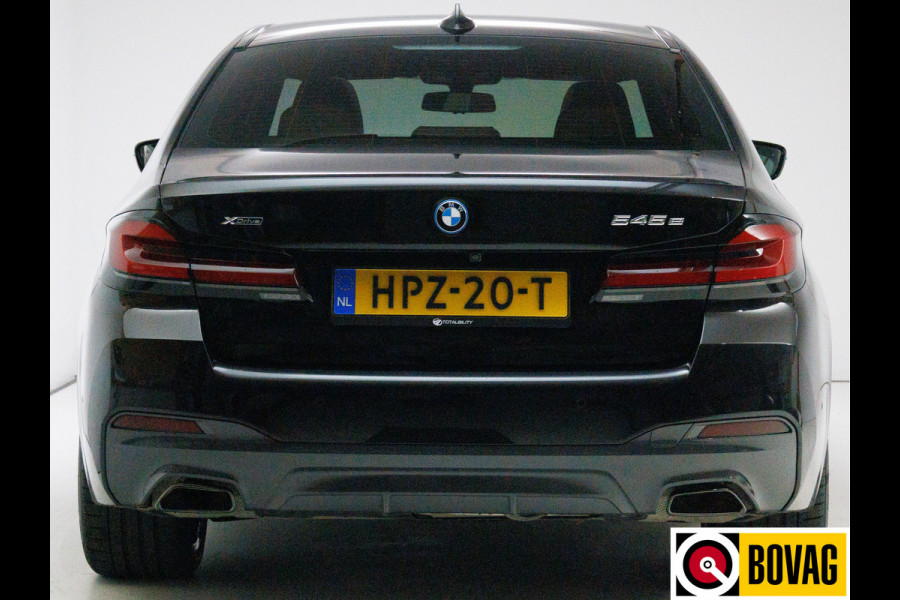 BMW 5 Serie 545e xDrive High Exec. M-sport Black Edition 394 PK | Open Dak | Trekhaak elec. | Volledig leder 360 Camera, Stoel- en stuurverwarming