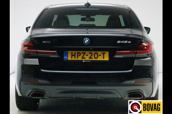 BMW 5 Serie 545e xDrive High Exec. M-sport Black Edition 394 PK | Open Dak | Trekhaak elec. | Volledig leder 360 Camera, Stoel- en stuurverwarming