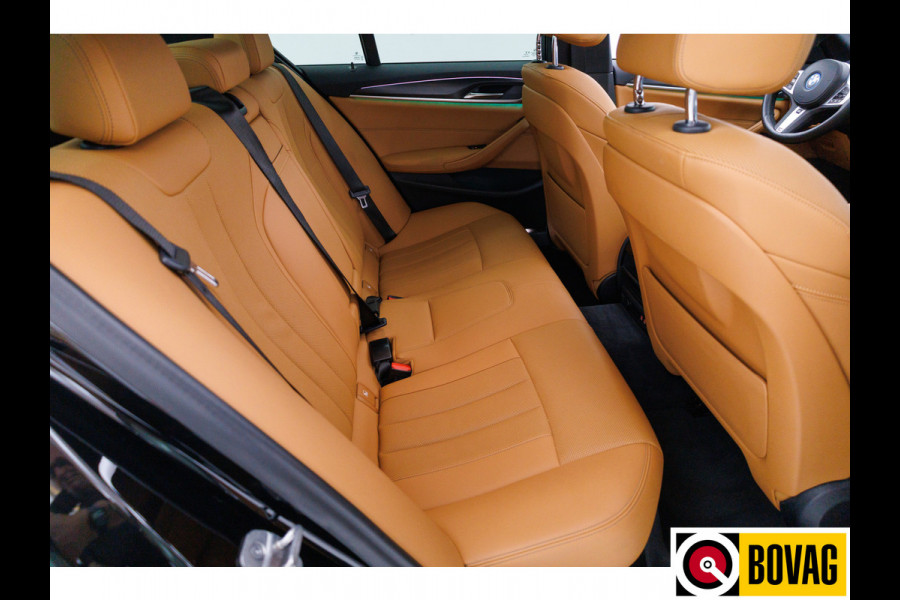 BMW 5 Serie 545e xDrive High Exec. M-sport Black Edition 394 PK | Open Dak | Trekhaak elec. | Volledig leder 360 Camera, Stoel- en stuurverwarming