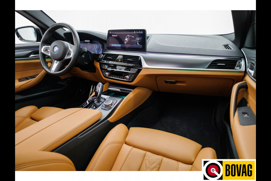 BMW 5 Serie 545e xDrive High Exec. M-sport Black Edition 394 PK | Open Dak | Trekhaak elec. | Volledig leder 360 Camera, Stoel- en stuurverwarming