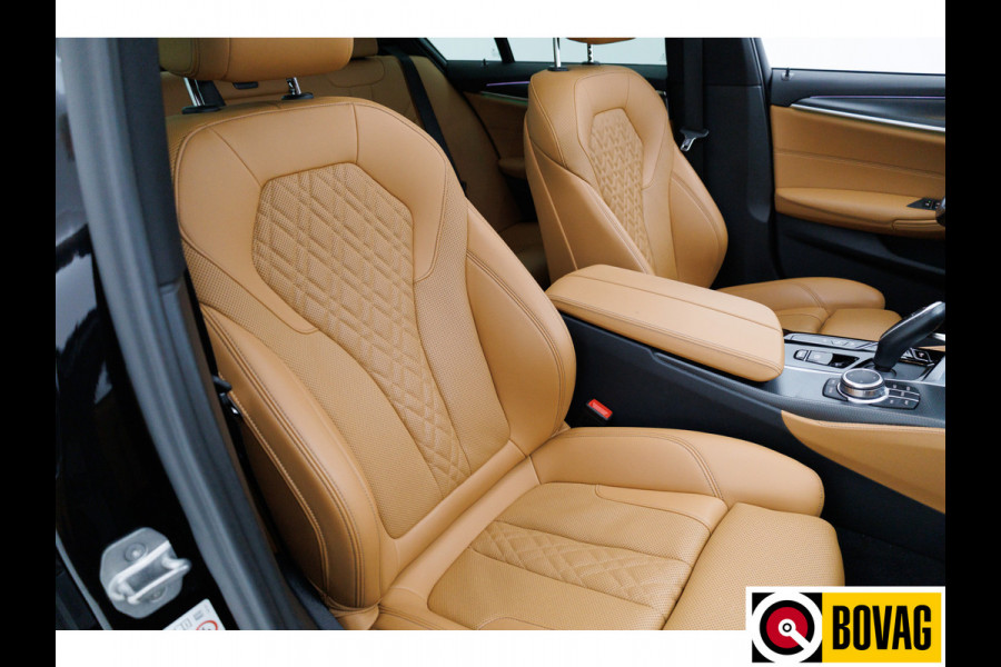 BMW 5 Serie 545e xDrive High Exec. M-sport Black Edition 394 PK | Open Dak | Trekhaak elec. | Volledig leder 360 Camera, Stoel- en stuurverwarming