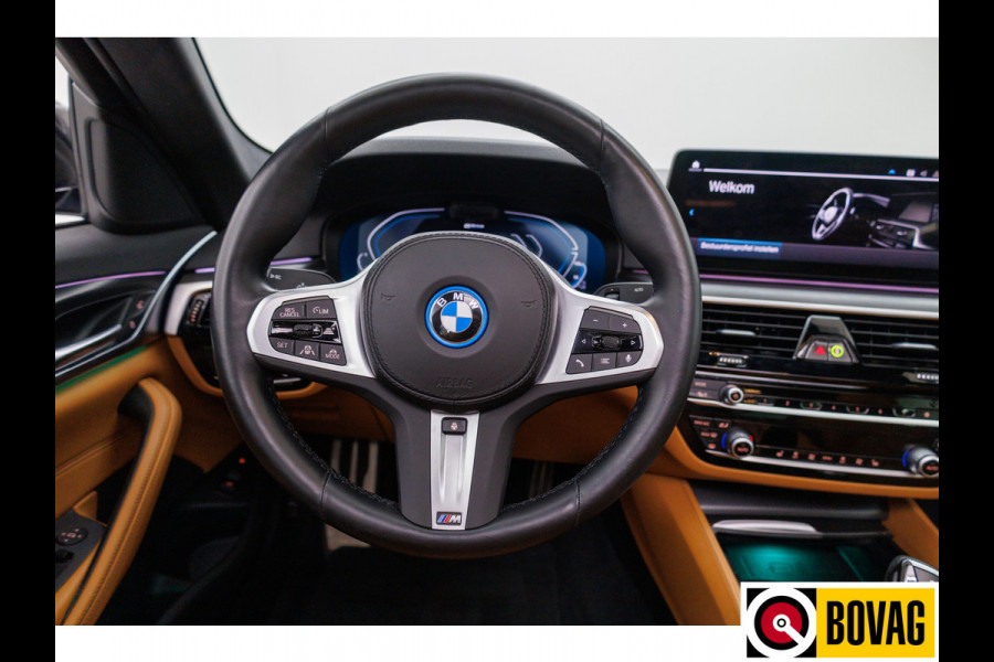 BMW 5 Serie 545e xDrive High Exec. M-sport Black Edition 394 PK | Open Dak | Trekhaak elec. | Volledig leder 360 Camera, Stoel- en stuurverwarming