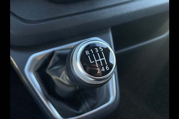 Renault Trafic 2.0 dCi 110 PK / L2H1 / TREKHAAK / 31.141 KM !! / 1e EIG. / AIRCO / CRUISE / 3-ZITS / APPLE CARPLAY / LED