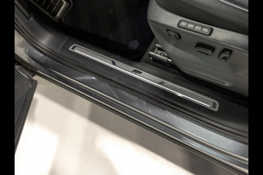 Volkswagen Tiguan Allspace 2.0 TSI 4Motion R-Line / 220pk / Panorama dak / Rondomzicht camera / Leder /