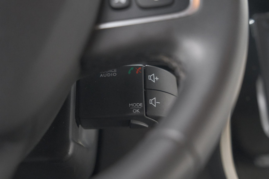 Renault Captur TCe 90 Limited | Parkeersensoren | Navigatie | Airco | Cruise Control | LM-Velgen