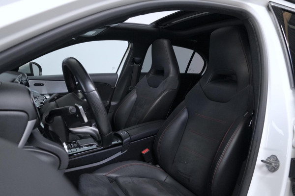 Mercedes-Benz A-Klasse 200 AMG Automaat 163 PK | Pano-dak | Widescreen | Stoelverwarming | Camera | Led | Pdc |