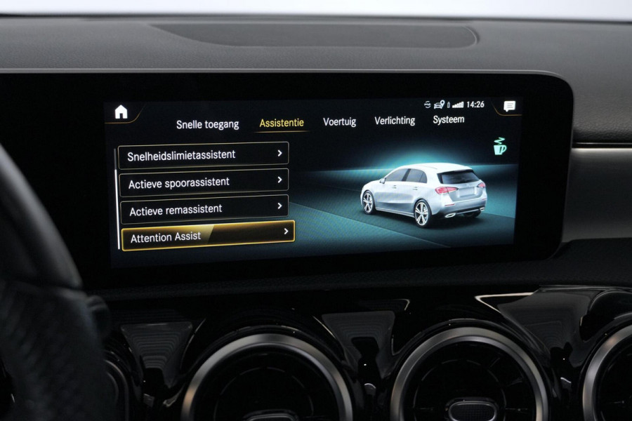 Mercedes-Benz A-Klasse 200 AMG Automaat 163 PK | Pano-dak | Widescreen | Stoelverwarming | Camera | Led | Pdc |