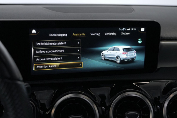 Mercedes-Benz A-Klasse 200 AMG Automaat 163 PK | Pano-dak | Widescreen | Stoelverwarming | Camera | Led | Pdc |