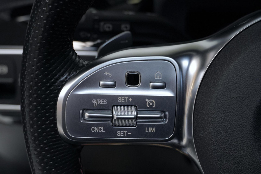 Mercedes-Benz A-Klasse 200 AMG Automaat 163 PK | Pano-dak | Widescreen | Stoelverwarming | Camera | Led | Pdc |