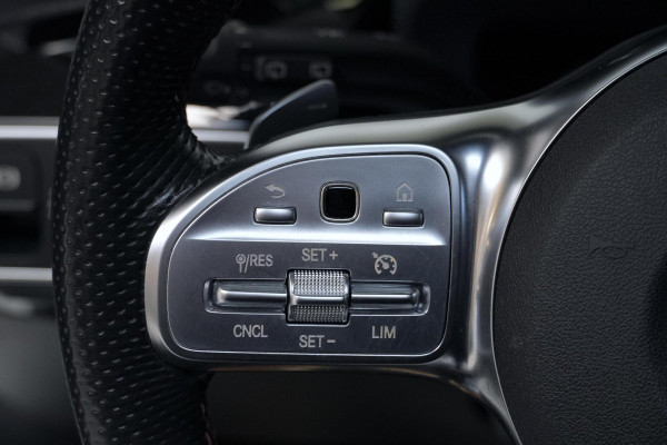 Mercedes-Benz A-Klasse 200 AMG Automaat 163 PK | Pano-dak | Widescreen | Stoelverwarming | Camera | Led | Pdc |