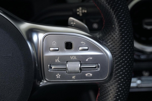Mercedes-Benz A-Klasse 200 AMG Automaat 163 PK | Pano-dak | Widescreen | Stoelverwarming | Camera | Led | Pdc |