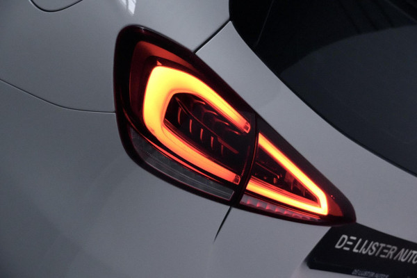 Mercedes-Benz A-Klasse 200 AMG Automaat 163 PK | Pano-dak | Widescreen | Stoelverwarming | Camera | Led | Pdc |