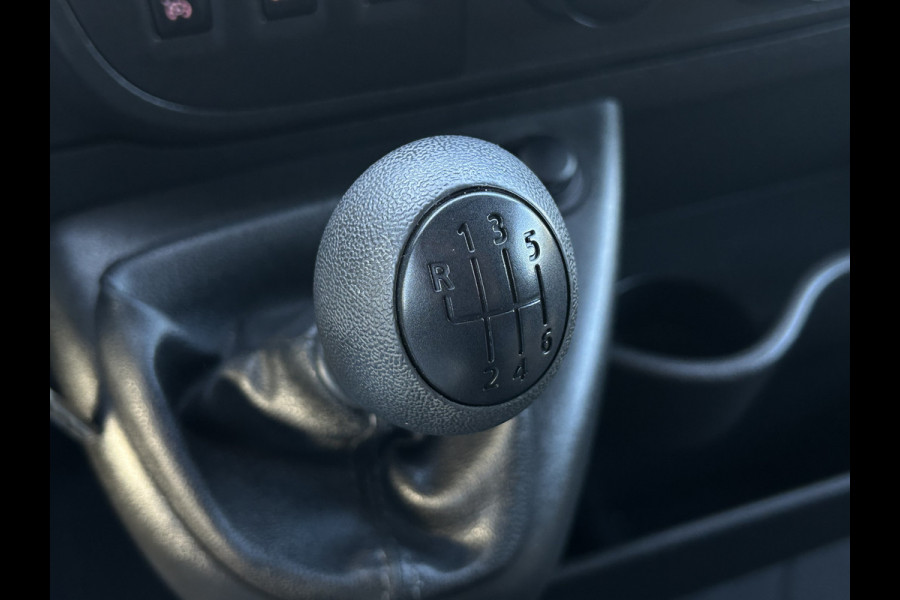 Renault Master 2.3 dCi 131 PK E6 / L1H2 / TREKHAAK / 1e EIG. / AIRCO / CRUISE / NAVI / BLUETOOTH / 3-ZITS