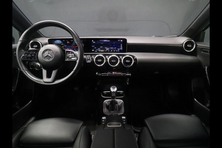 Mercedes-Benz A-Klasse 160 Sport Business Solution *WEEKAANBIEDING* [WIDESCREEN, APPLE CARPLAY, ANDROID AUTO, STOELVERWARMING, CAMERA, SPORTSTOELEN, NIEUWSTAAT]
