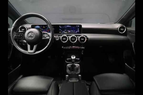 Mercedes-Benz A-Klasse 160 Sport Business Solution *WEEKAANBIEDING* [WIDESCREEN, APPLE CARPLAY, ANDROID AUTO, STOELVERWARMING, CAMERA, SPORTSTOELEN, NIEUWSTAAT]