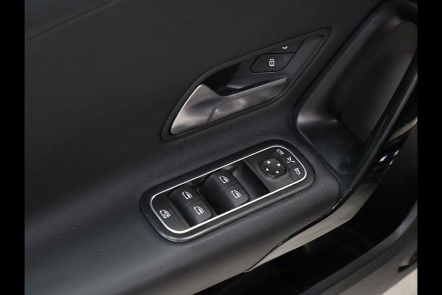 Mercedes-Benz A-Klasse 160 Sport Business Solution *WEEKAANBIEDING* [WIDESCREEN, APPLE CARPLAY, ANDROID AUTO, STOELVERWARMING, CAMERA, SPORTSTOELEN, NIEUWSTAAT]