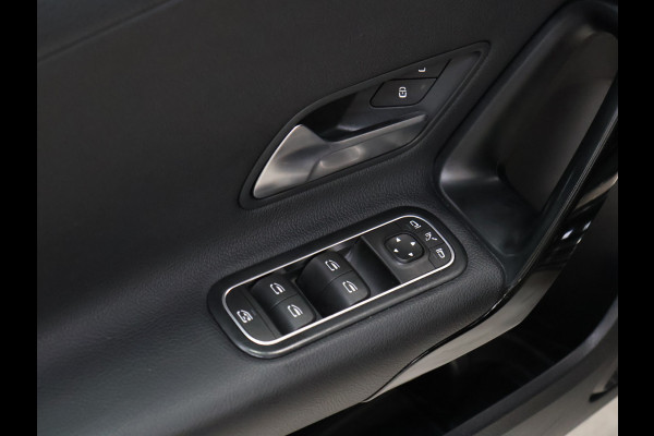 Mercedes-Benz A-Klasse 160 Sport Business Solution *WEEKAANBIEDING* [WIDESCREEN, APPLE CARPLAY, ANDROID AUTO, STOELVERWARMING, CAMERA, SPORTSTOELEN, NIEUWSTAAT]