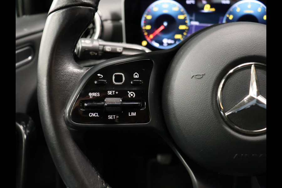 Mercedes-Benz A-Klasse 160 Sport Business Solution *WEEKAANBIEDING* [WIDESCREEN, APPLE CARPLAY, ANDROID AUTO, STOELVERWARMING, CAMERA, SPORTSTOELEN, NIEUWSTAAT]