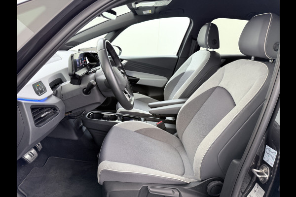 Volkswagen ID.3 First Plus 58kWh SOH 91% Adap.Cruise Apple Carplay Android Lmv 19" Navi Camera Pdc Stoel+Stuurverwarming Keyless Advanced Matrix Led + Dynamisch Led Achterlicht en Isofix DAB Privacy Glas Rijstrooksensor SOH 91% 1e Eigenaar Origineel Nederlandse Auto