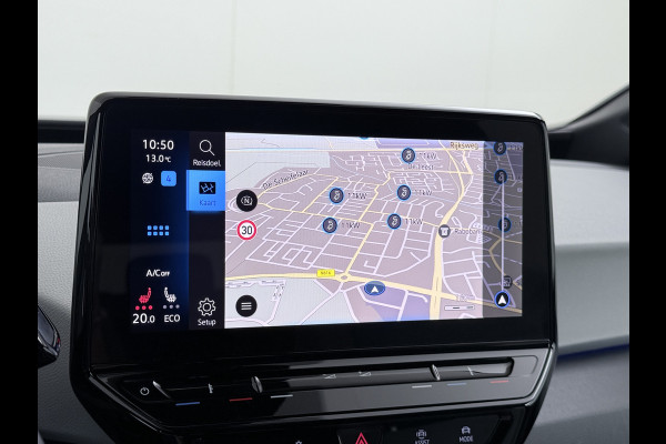 Volkswagen ID.3 First Plus 58kWh SOH 91% Adap.Cruise Apple Carplay Android Lmv 19" Navi Camera Pdc Stoel+Stuurverwarming Keyless Advanced Matrix Led + Dynamisch Led Achterlicht en Isofix DAB Privacy Glas Rijstrooksensor SOH 91% 1e Eigenaar Origineel Nederlandse Auto