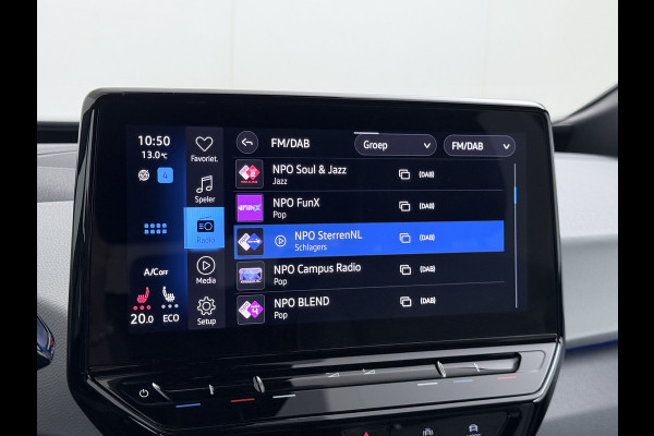 Volkswagen ID.3 First Plus 58kWh SOH 91% Adap.Cruise Apple Carplay Android Lmv 19" Navi Camera Pdc Stoel+Stuurverwarming Keyless Advanced Matrix Led + Dynamisch Led Achterlicht en Isofix DAB Privacy Glas Rijstrooksensor SOH 91% 1e Eigenaar Origineel Nederlandse Auto