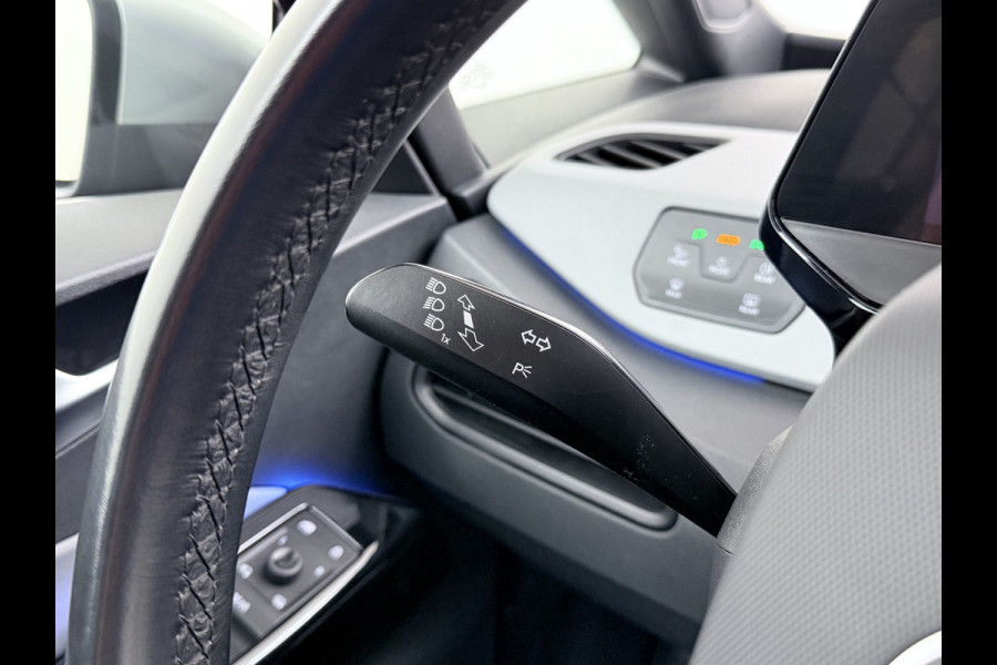 Volkswagen ID.3 First Plus 58kWh SOH 91% Adap.Cruise Apple Carplay Android Lmv 19" Navi Camera Pdc Stoel+Stuurverwarming Keyless Advanced Matrix Led + Dynamisch Led Achterlicht en Isofix DAB Privacy Glas Rijstrooksensor SOH 91% 1e Eigenaar Origineel Nederlandse Auto
