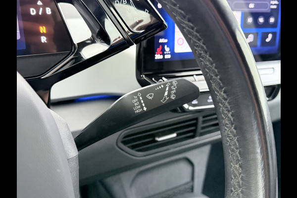 Volkswagen ID.3 First Plus 58kWh SOH 91% Adap.Cruise Apple Carplay Android Lmv 19" Navi Camera Pdc Stoel+Stuurverwarming Keyless Advanced Matrix Led + Dynamisch Led Achterlicht en Isofix DAB Privacy Glas Rijstrooksensor SOH 91% 1e Eigenaar Origineel Nederlandse Auto