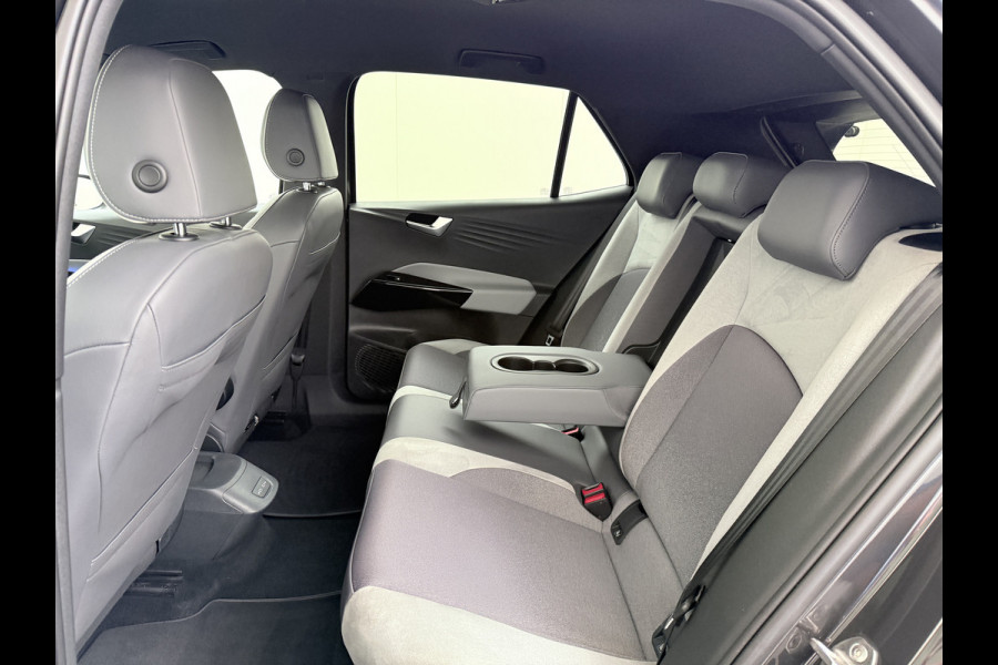Volkswagen ID.3 First Plus 58kWh SOH 91% Adap.Cruise Apple Carplay Android Lmv 19" Navi Camera Pdc Stoel+Stuurverwarming Keyless Advanced Matrix Led + Dynamisch Led Achterlicht en Isofix DAB Privacy Glas Rijstrooksensor SOH 91% 1e Eigenaar Origineel Nederlandse Auto